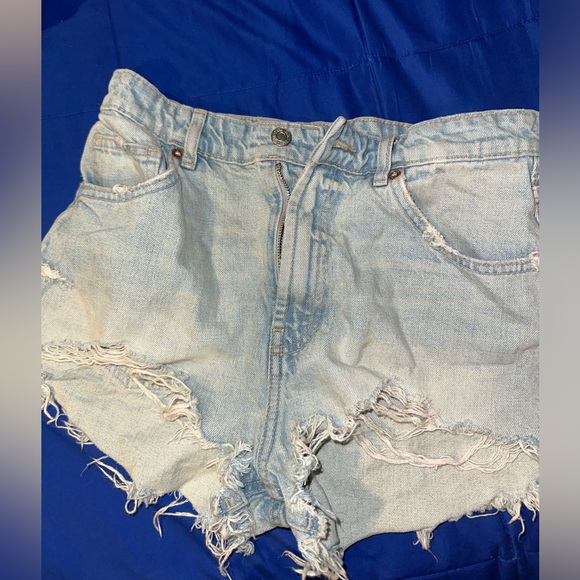 Zara light washed jean shorts - Picture 2 of 5